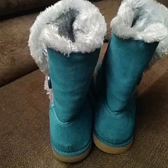 Turquoise boots with fur & button - Picture 3 of 5